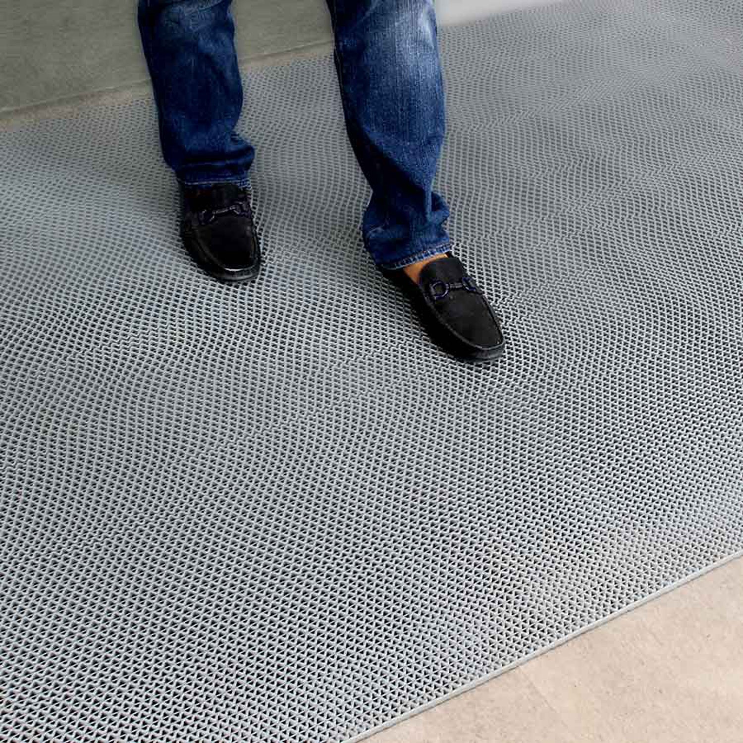 2050 X-Lerator Zig-Zag vinyl entrance scraper mat in gray